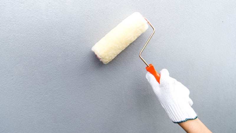 pintar parede com um rolo